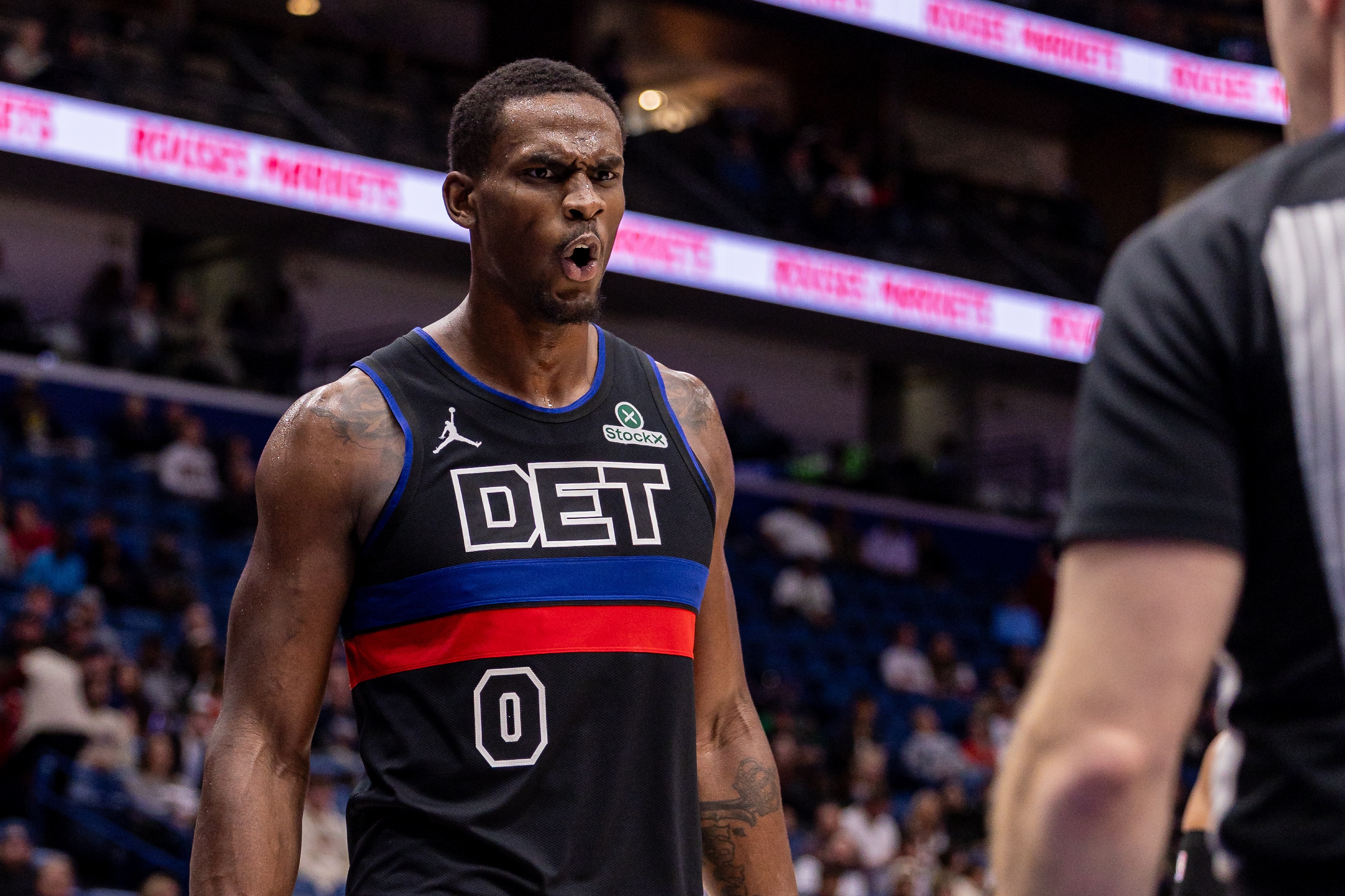 乐鱼体育入口-杜伦：从跳球开始就要进入状态 问题在我们自身球队会变得更好