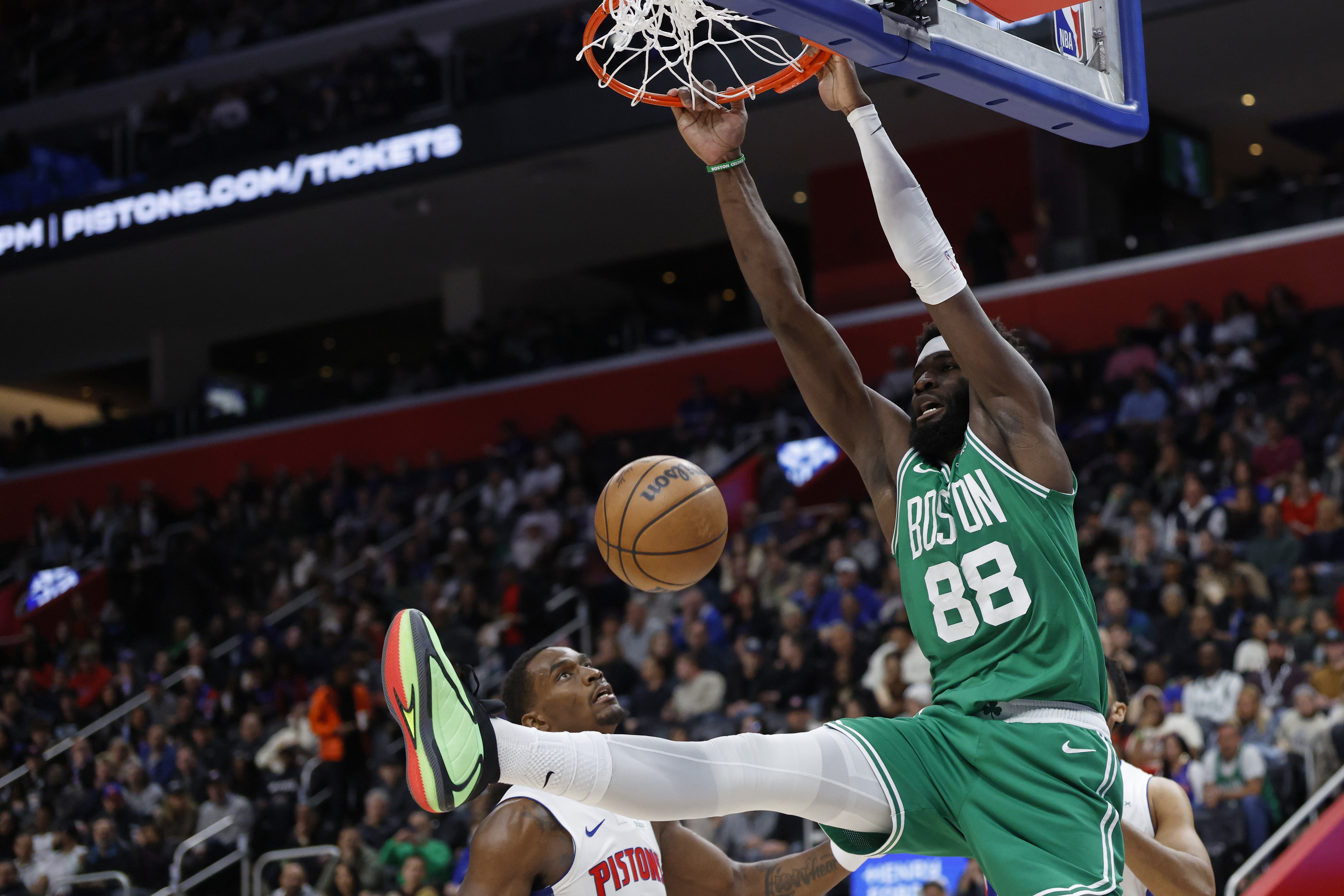 5帽！杰伦·布朗：护筐方面我们很依赖科塔 希望他继续保持这表现